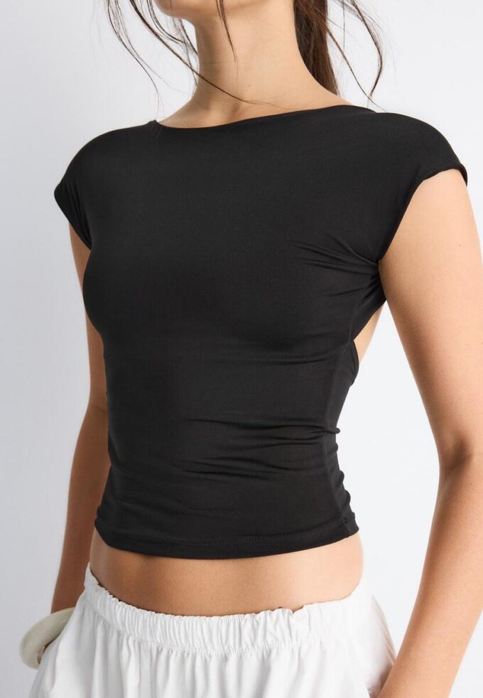 T-shirt com costas abertas T-shirt com costas abertas