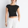 T-shirt com costas abertas T-shirt com costas abertas