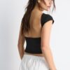 T-shirt com costas abertas T-shirt com costas abertas