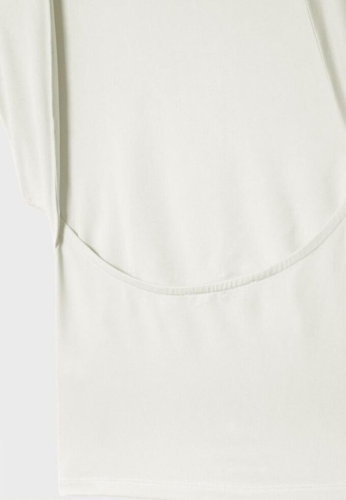 T-shirt com costas abertas T-shirt com costas abertas