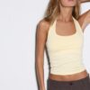 T-shirt com decote halter