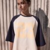 T-shirt com mangas raglan