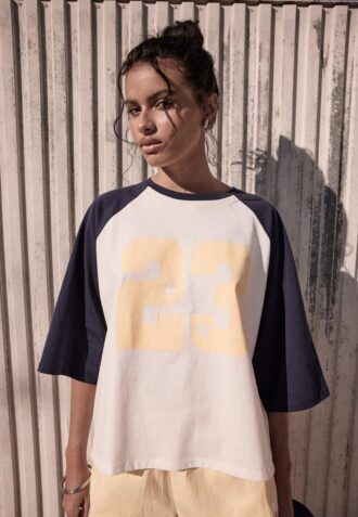 T-shirt com mangas raglan