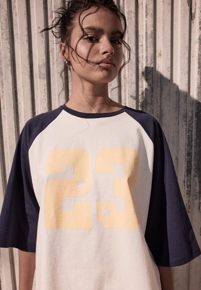 T-shirt com mangas raglan