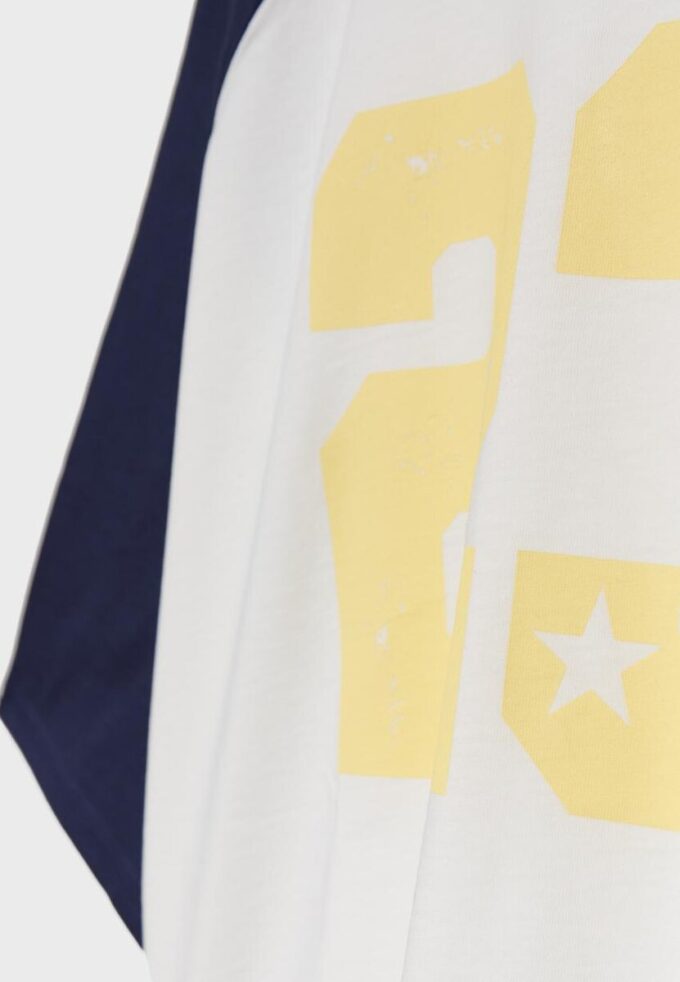 T-shirt com mangas raglan