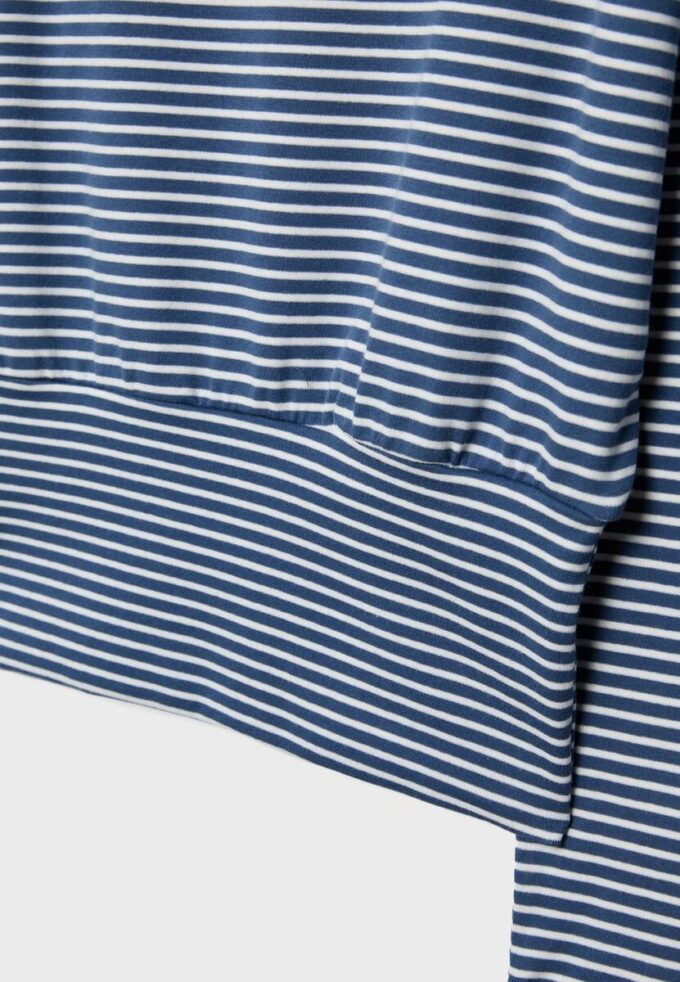 T-shirt de manga comprida com decote em barco e faixa às riscas T-shirt de manga comprida com decote em barco e faixa às riscas