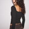 T-shirt de manga comprida com decote halter T-shirt de manga comprida com decote halter