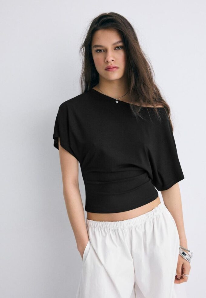 T-shirt de manga curta com gola barco