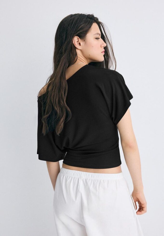 T-shirt de manga curta com gola barco