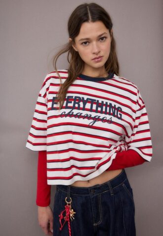 T-shirt de manga curta com riscas estampadas