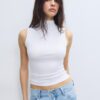 T-shirt sem mangas com gola em funil