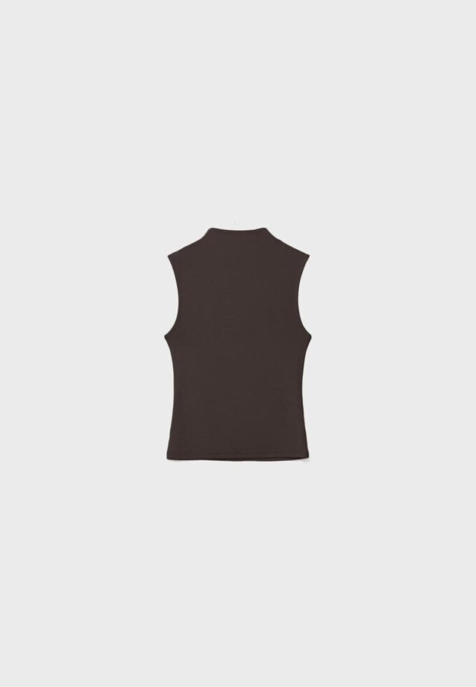 T-shirt sem mangas com gola em funil