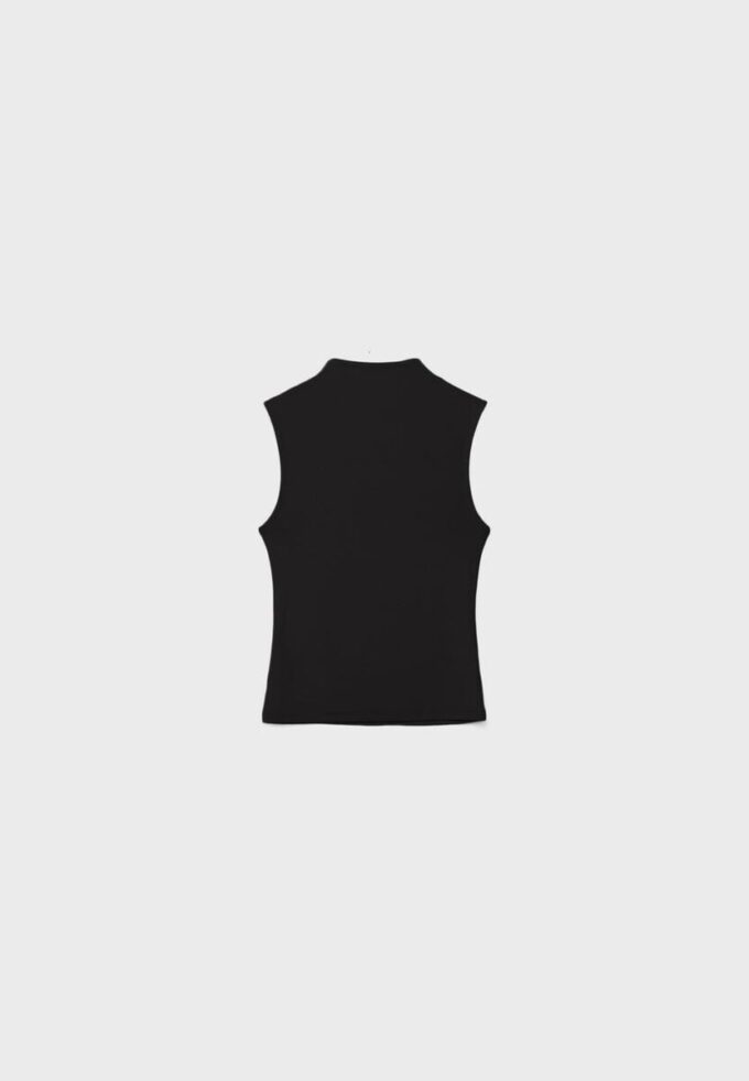 T-shirt sem mangas com gola em funil