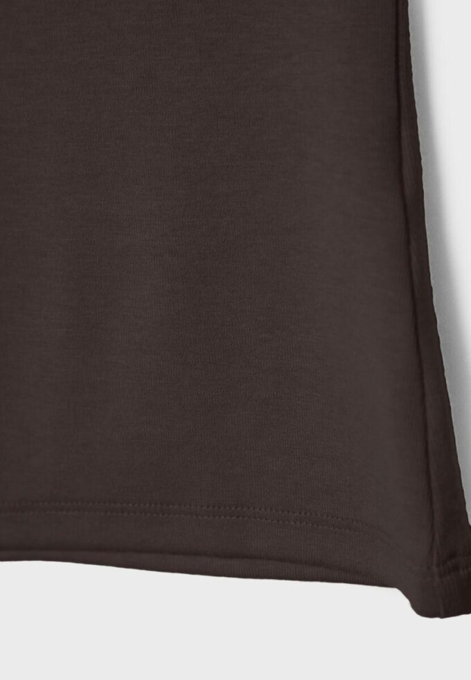 T-shirt sem mangas com gola em funil