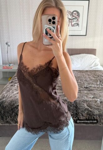 Top Camisola Assimétrico em Renda