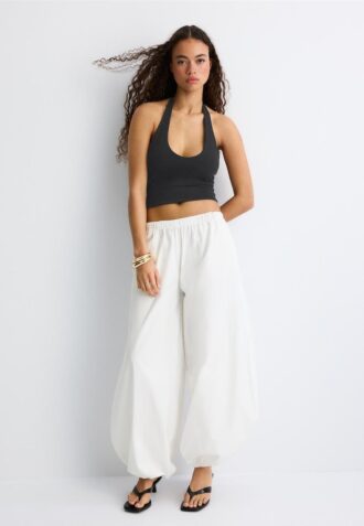 Top curto com decote halter