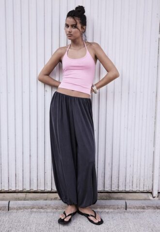 Top de malha com decote halter