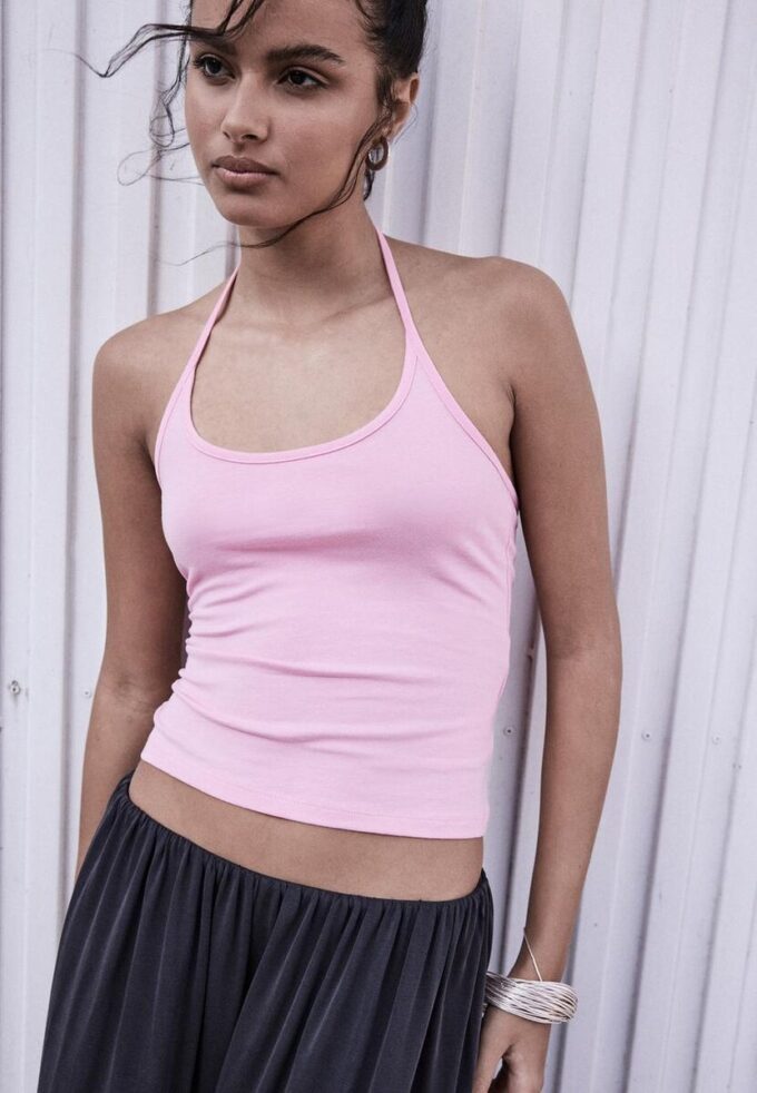 Top de malha com decote halter