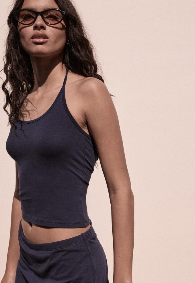 Top de malha com decote halter