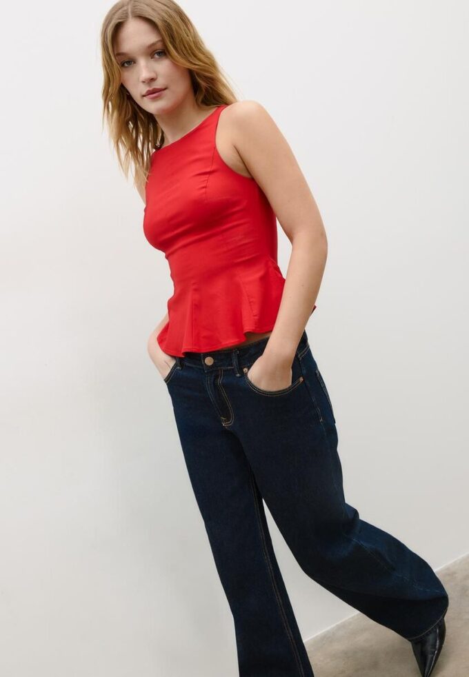 Top sem mangas com peplum Top sem mangas com peplum