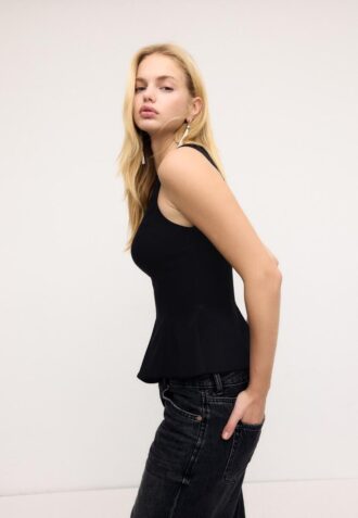 Top sem mangas com peplum
