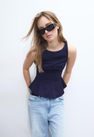 Top sem mangas com peplum às riscas