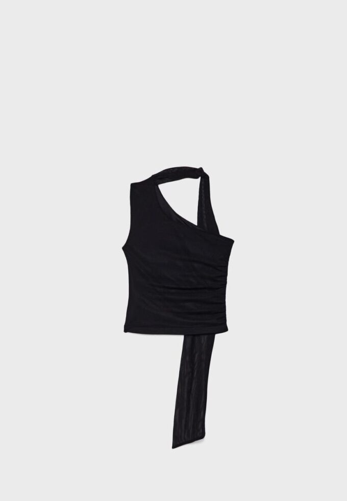 Tops assimétricos em tule com lenço