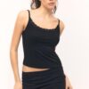 Tops com alças e acabamento em renda Tops com alças e acabamento em renda