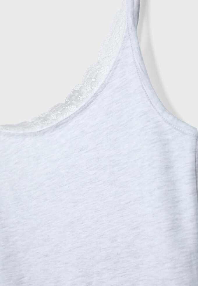 Tops com alças e acabamento em renda Tops com alças e acabamento em renda
