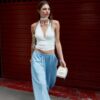 Tops com decote halter e laço franzido Tops com decote halter e laço franzido