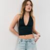 Tops com decote halter e laço franzido Tops com decote halter e laço franzido