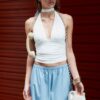 Tops com decote halter e laço franzido Tops com decote halter e laço franzido