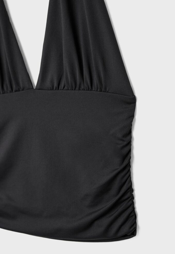 Tops com decote halter e laço franzido Tops com decote halter e laço franzido