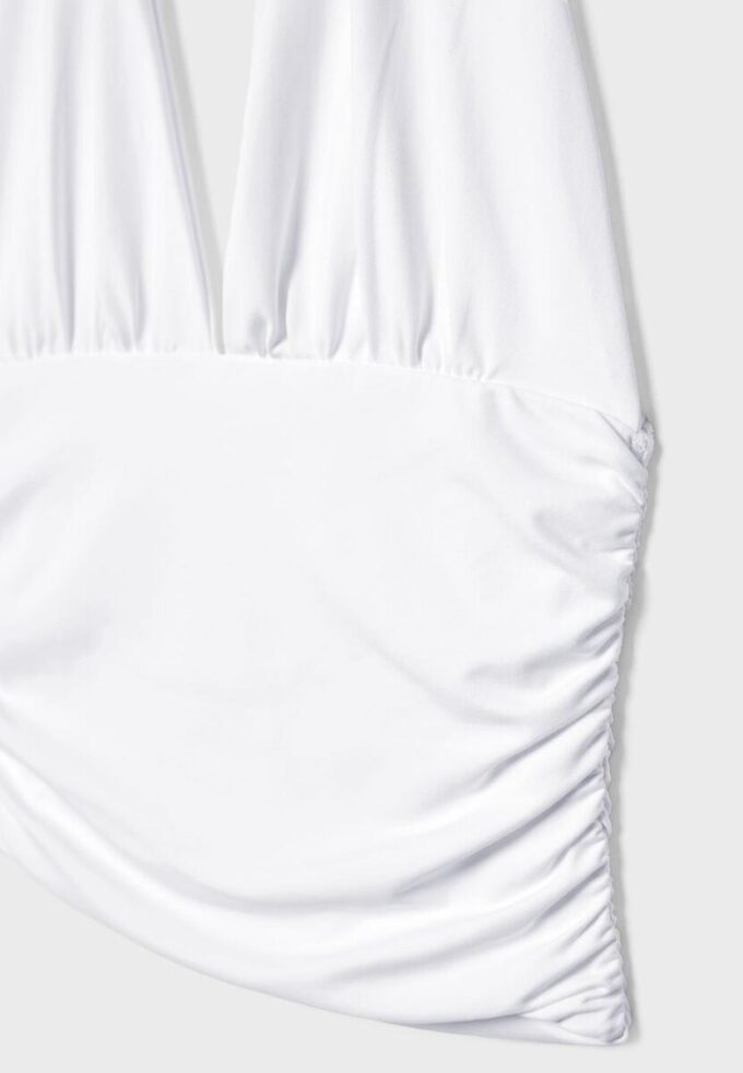 Tops com decote halter e laço franzido Tops com decote halter e laço franzido