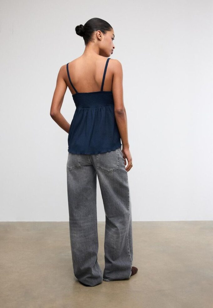 Tops de croché com folhos Tops de croché com folhos