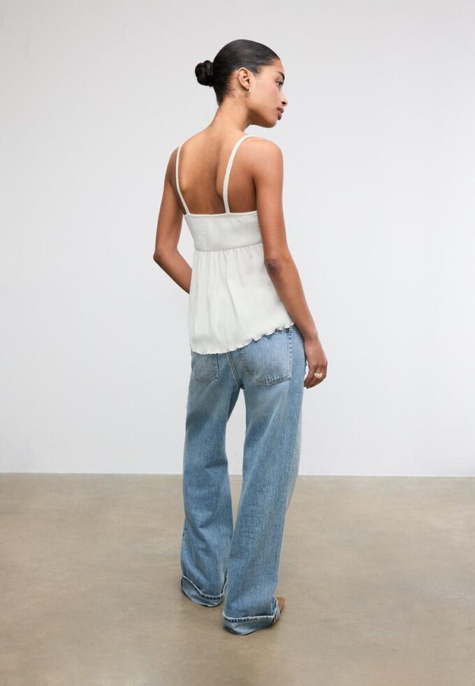 Tops de croché com folhos Tops de croché com folhos