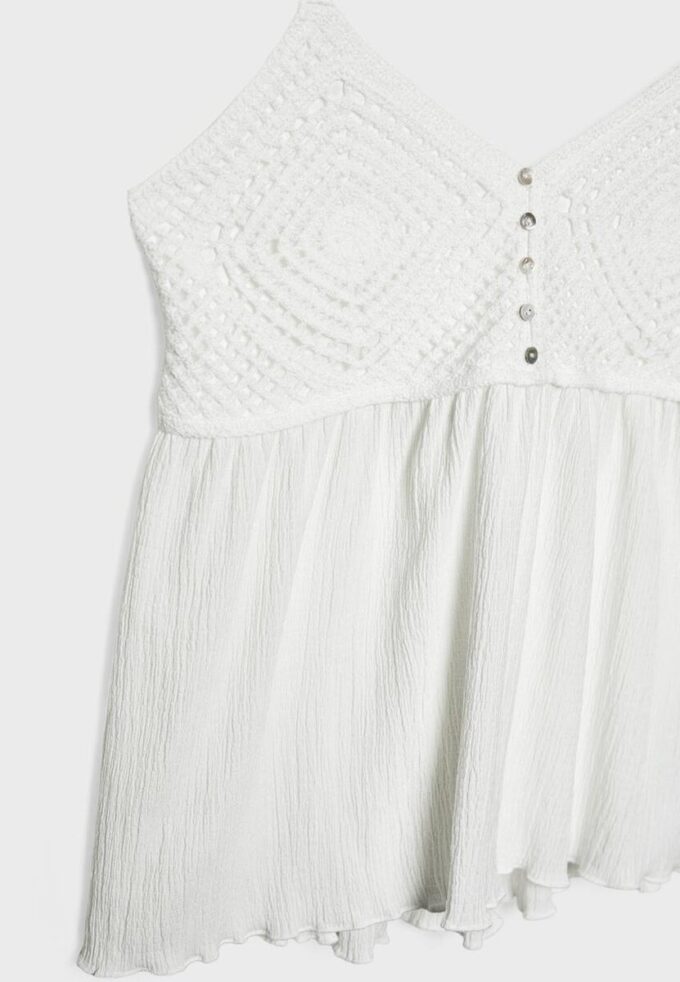 Tops de croché com folhos Tops de croché com folhos