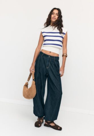 Tops de malha com gola redonda