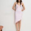 Vestido curto assimétrico em cetim Vestido curto assimétrico em cetim