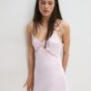 Vestido curto assimétrico em cetim Vestido curto assimétrico em cetim