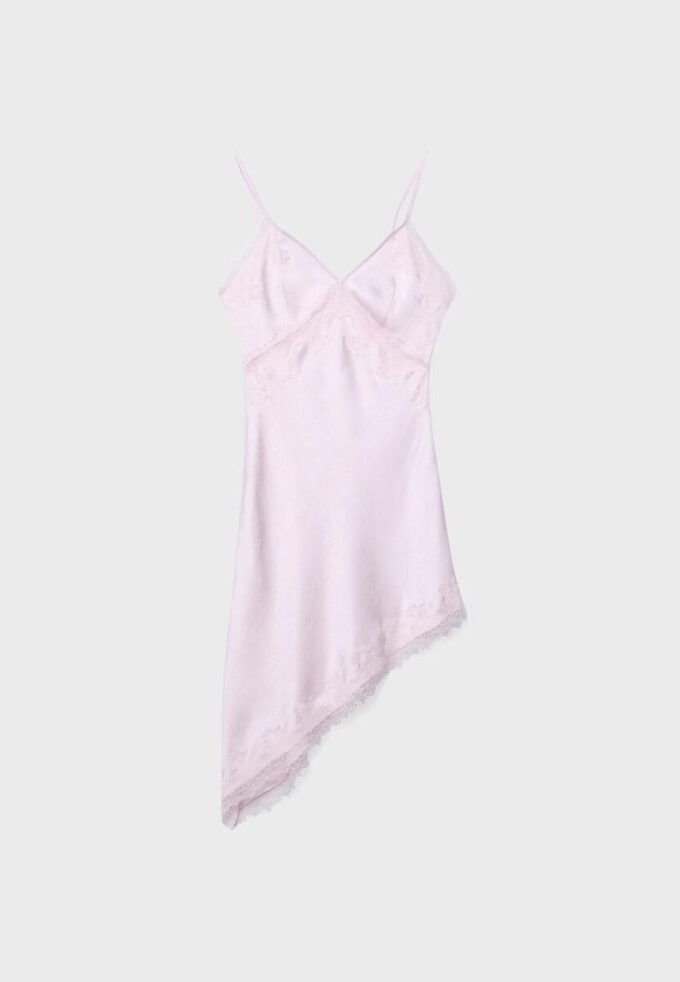 Vestido curto assimétrico em cetim Vestido curto assimétrico em cetim