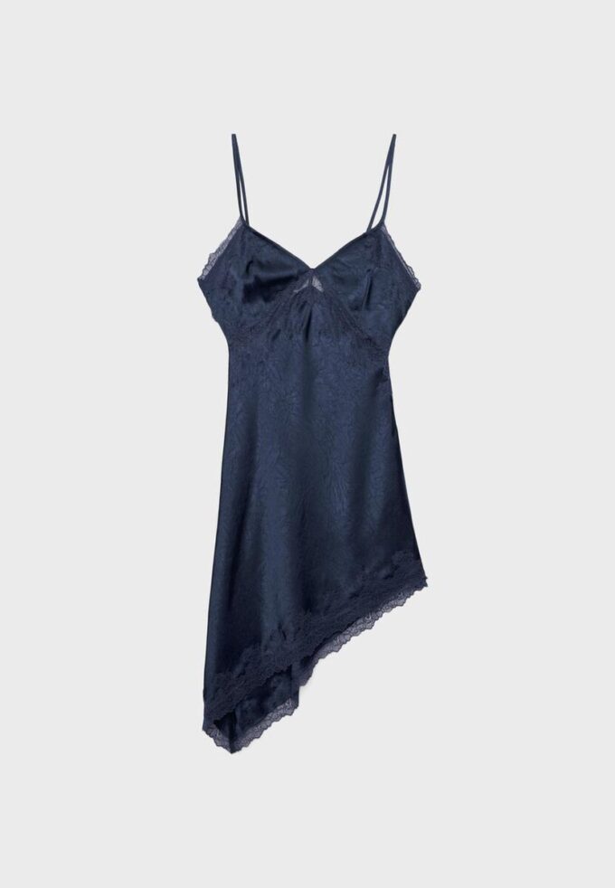 Vestido curto assimétrico em cetim