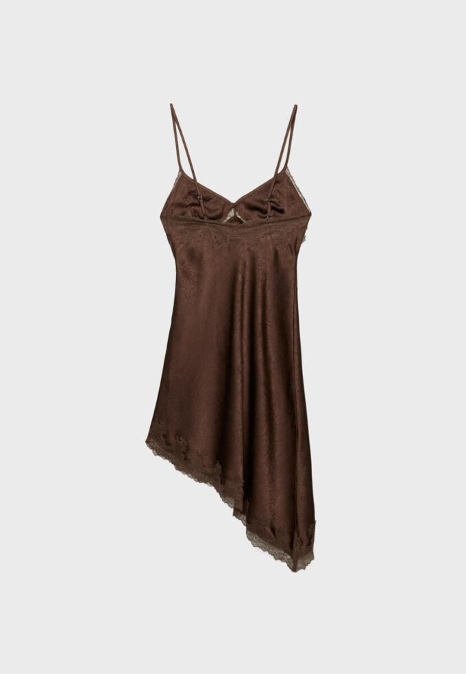 Vestido curto assimétrico em cetim
