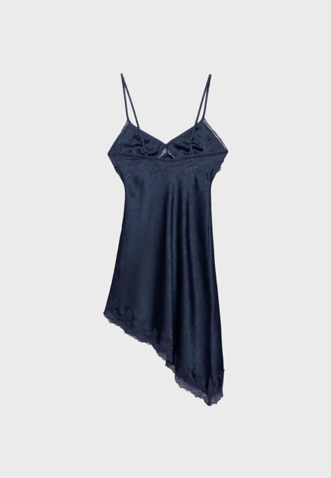 Vestido curto assimétrico em cetim