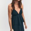 Vestido curto com alças e folhos Vestido curto com alças e folhos