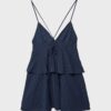 Vestido curto com alças e folhos Vestido curto com alças e folhos