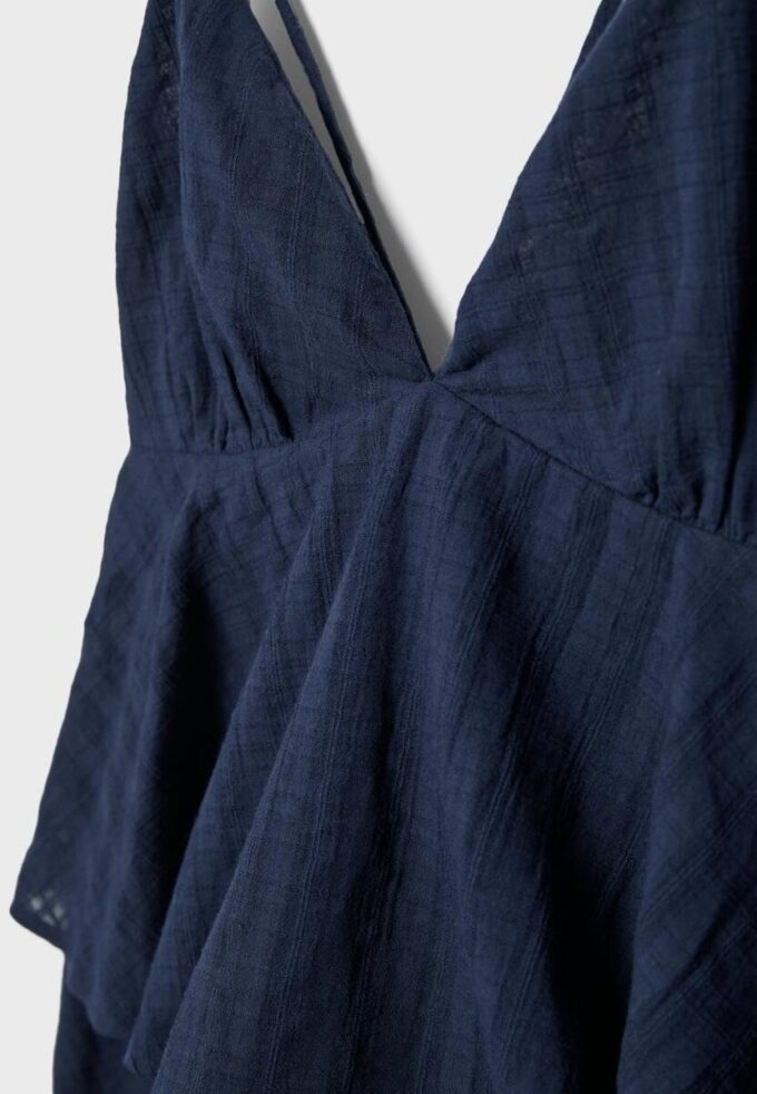 Vestido curto com alças e folhos Vestido curto com alças e folhos