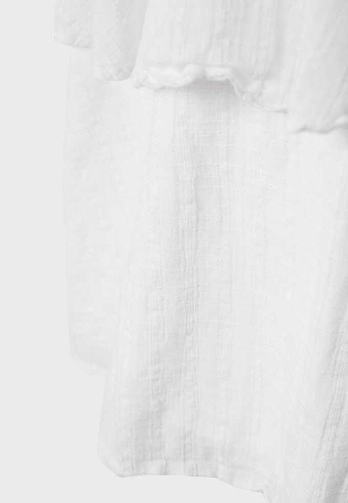 Vestido curto com alças e folhos Vestido curto com alças e folhos