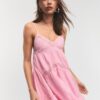 Vestido curto com detalhes em renda Vestido curto com detalhes em renda
