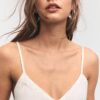 Vestido curto com detalhes em renda